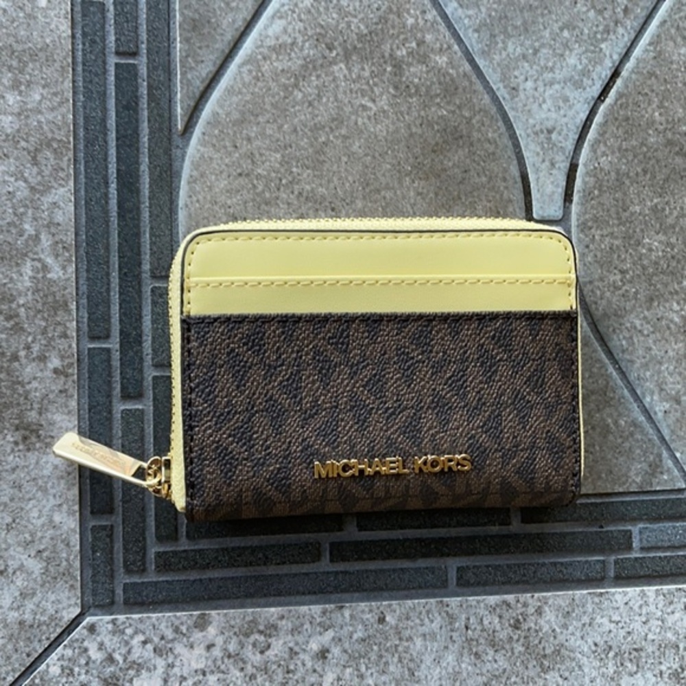 Michael Kors Medium Zip Around Card Case